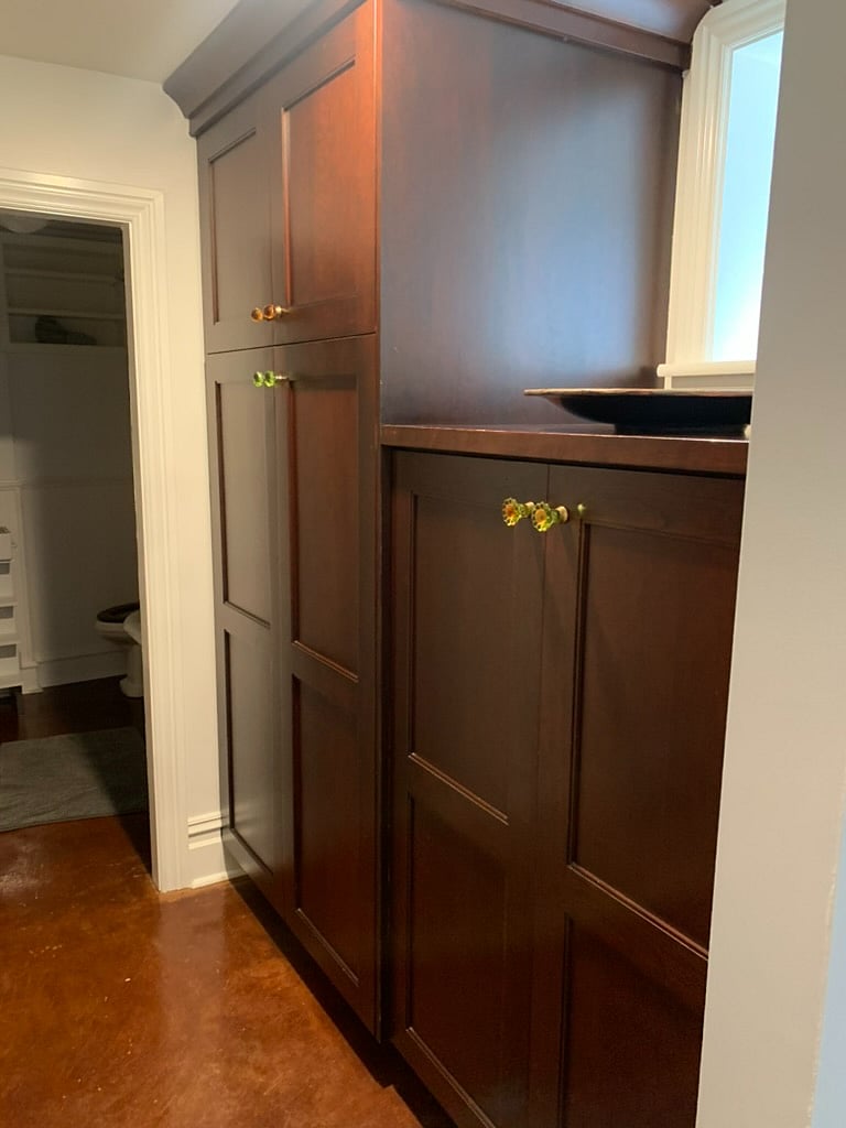 Large storage closets with 2nd entrance to full bathroom.