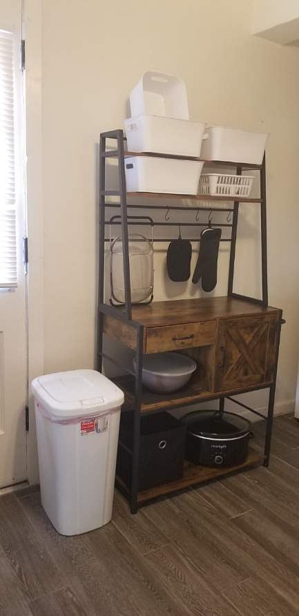 Strainer, oven gloves, lots of mixing bowls, storage space