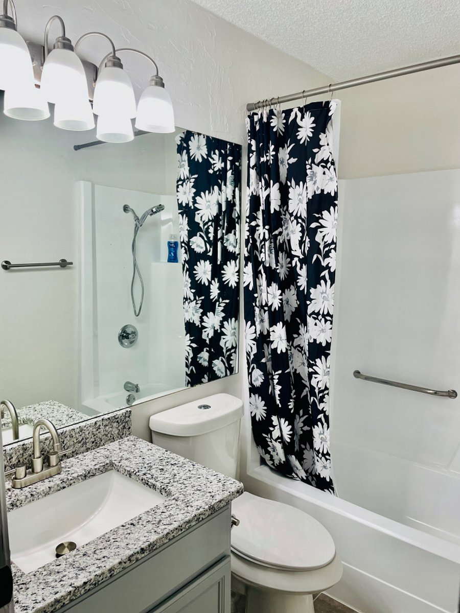full bathroom bedroom 2