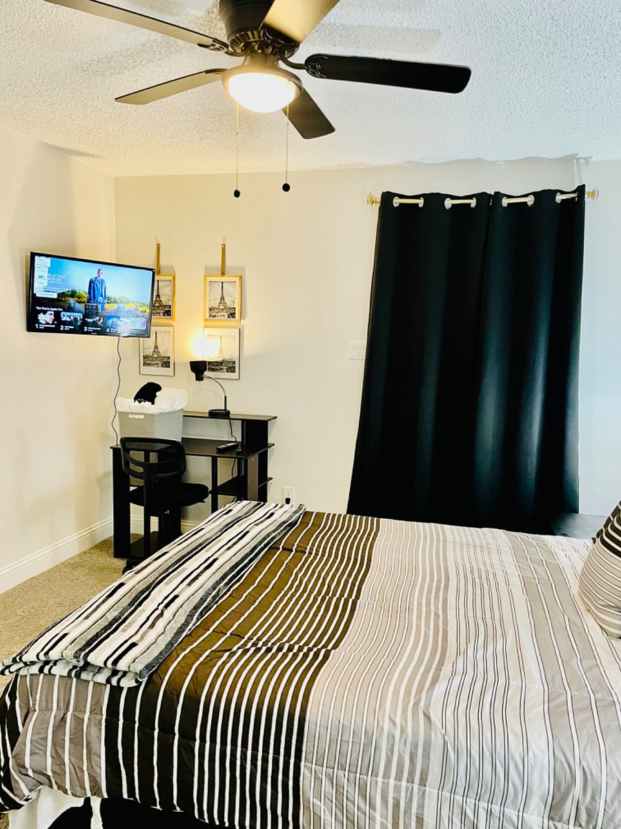 desk/working area bedroom 1