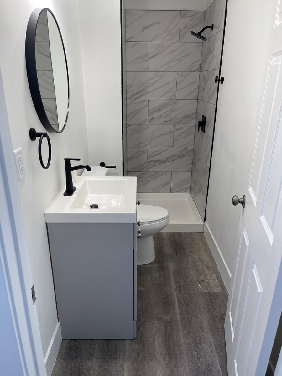 Front bedroom bathroom with shower.