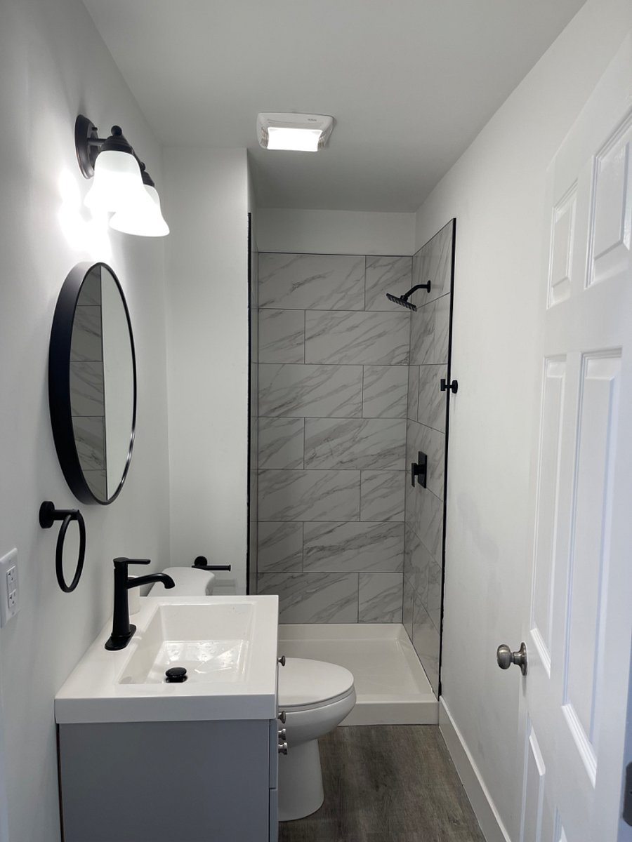 Front bedroom bathroom shower. 