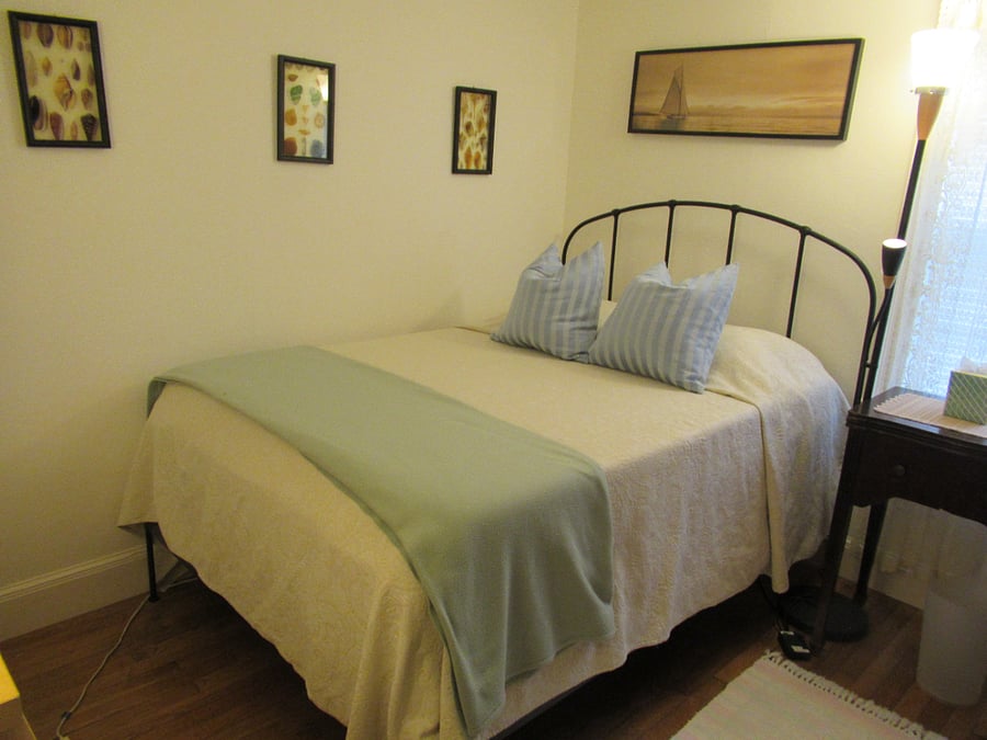 Full bed in 2nd bedroom