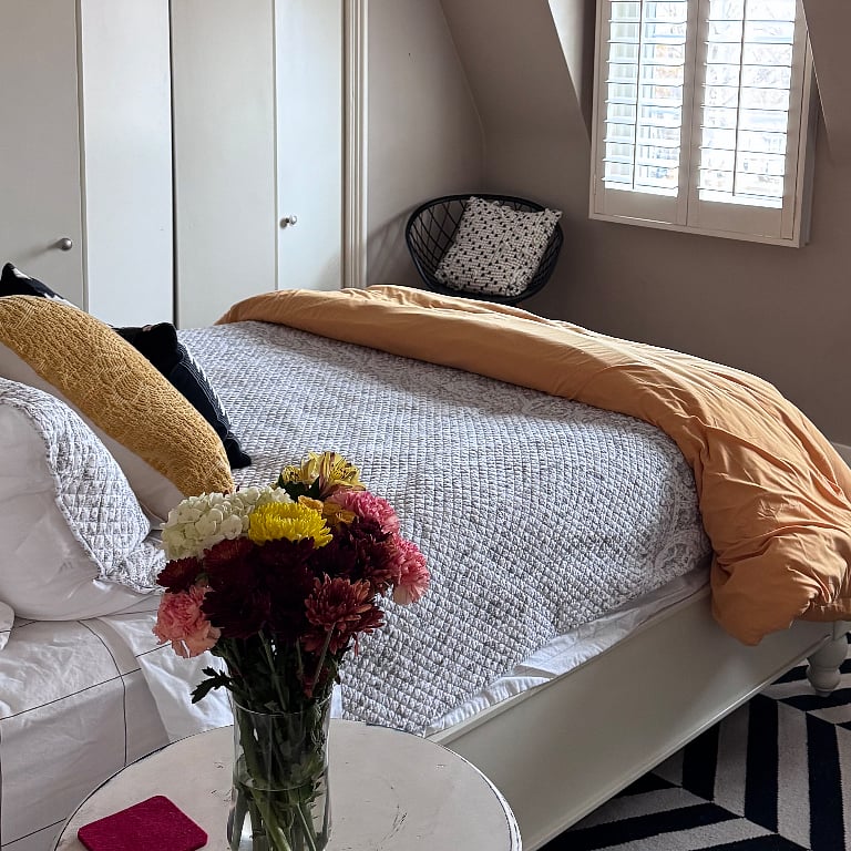 Master Queen bed