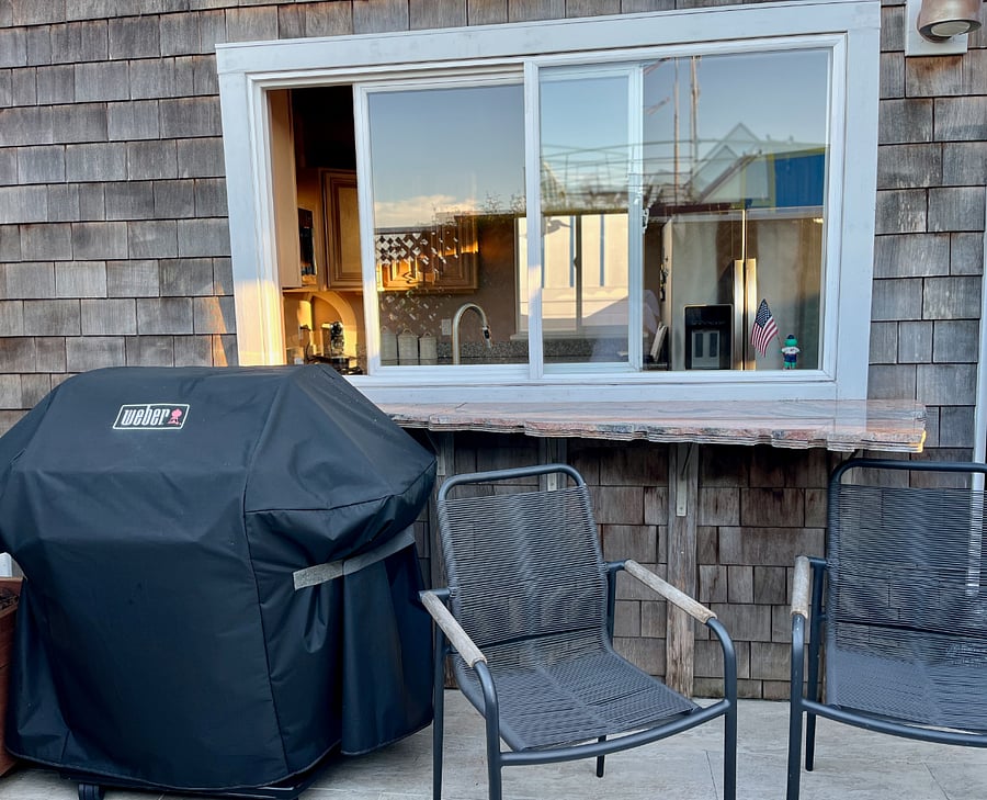 Pass thru bar from the kitchen to the barbeque and meditation garden