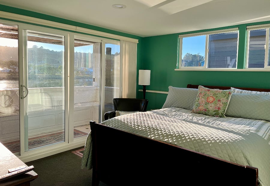 Master Bedroom w/small balcony