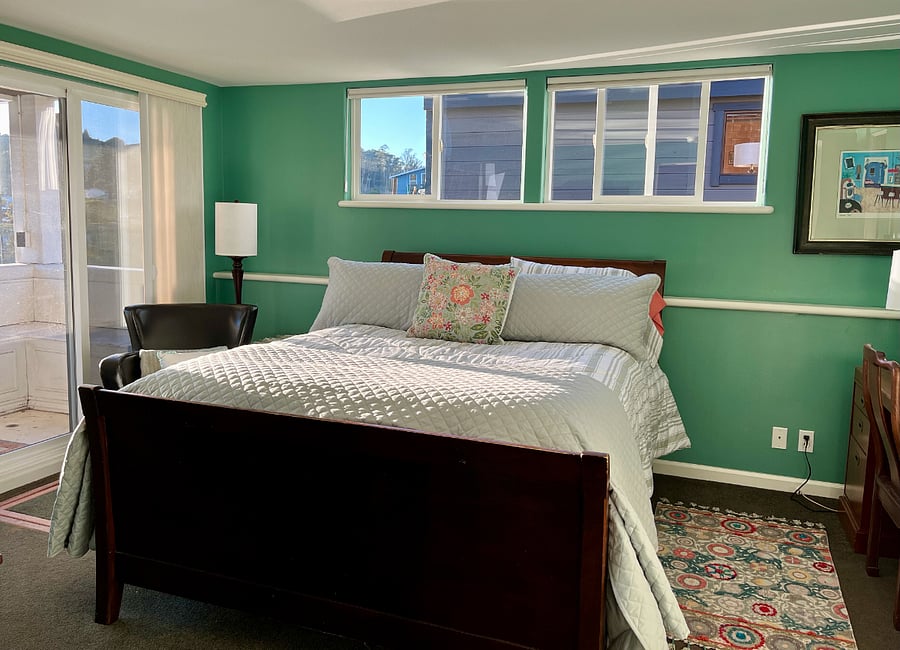 Master Bedroom Queen size bed