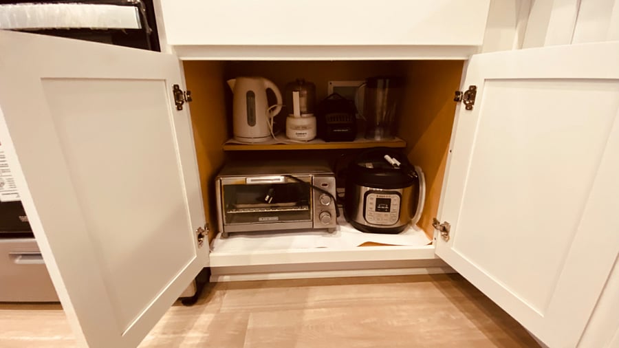 Prepare a delicious meal in the kitchen outfitted with the appliances you will need for convenient meal and drink preparation.