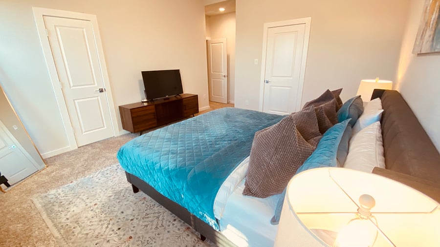 Have a wonderful night's rest in the king bedroom with luxurious king bed.