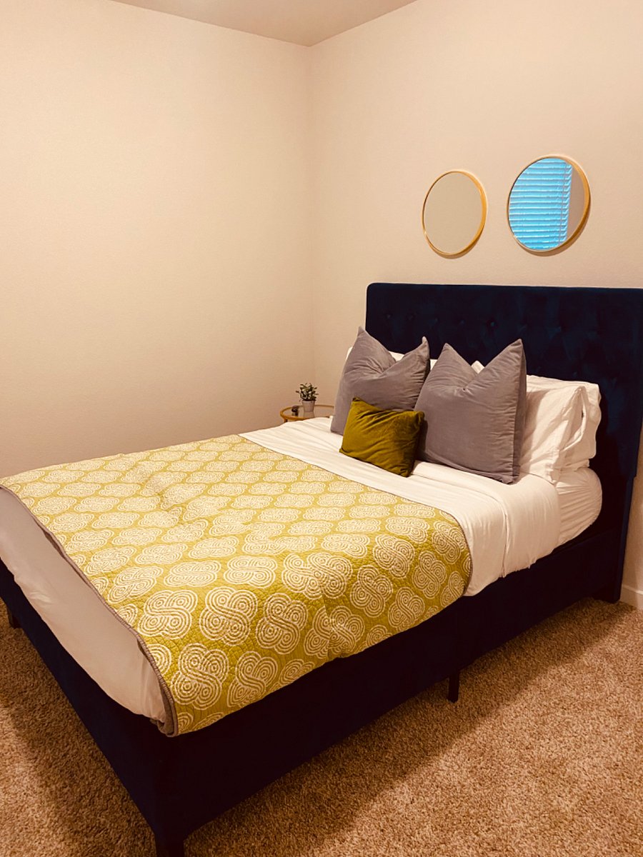 Have a wonderful night's rest in the Queen bedroom.