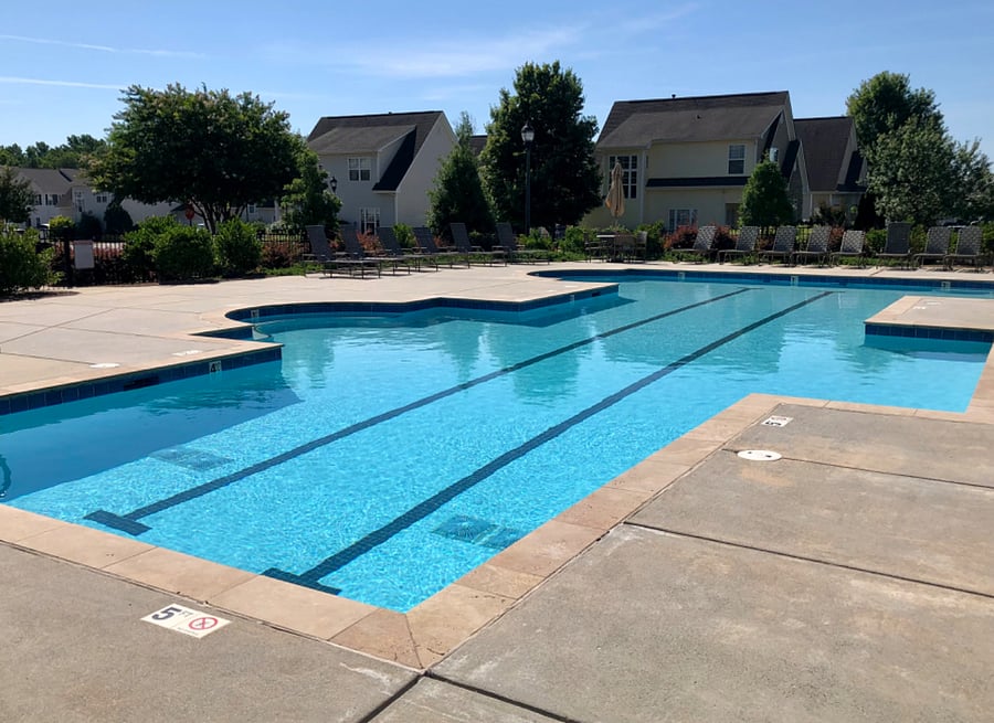 Pool with Hot tub