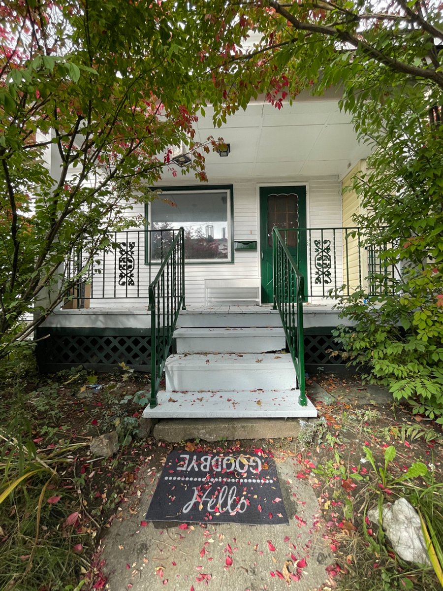 Entrance from street