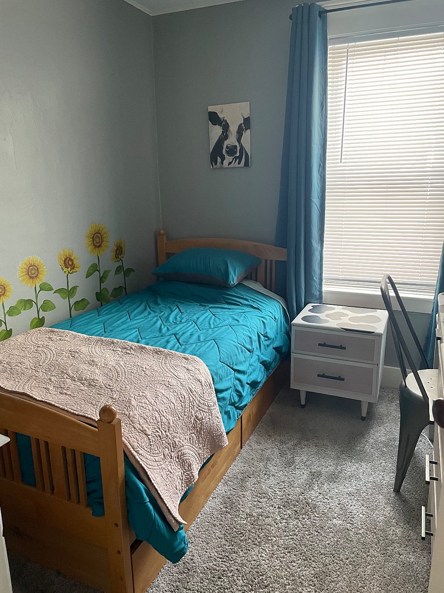 Bedroom 2. Twin bed