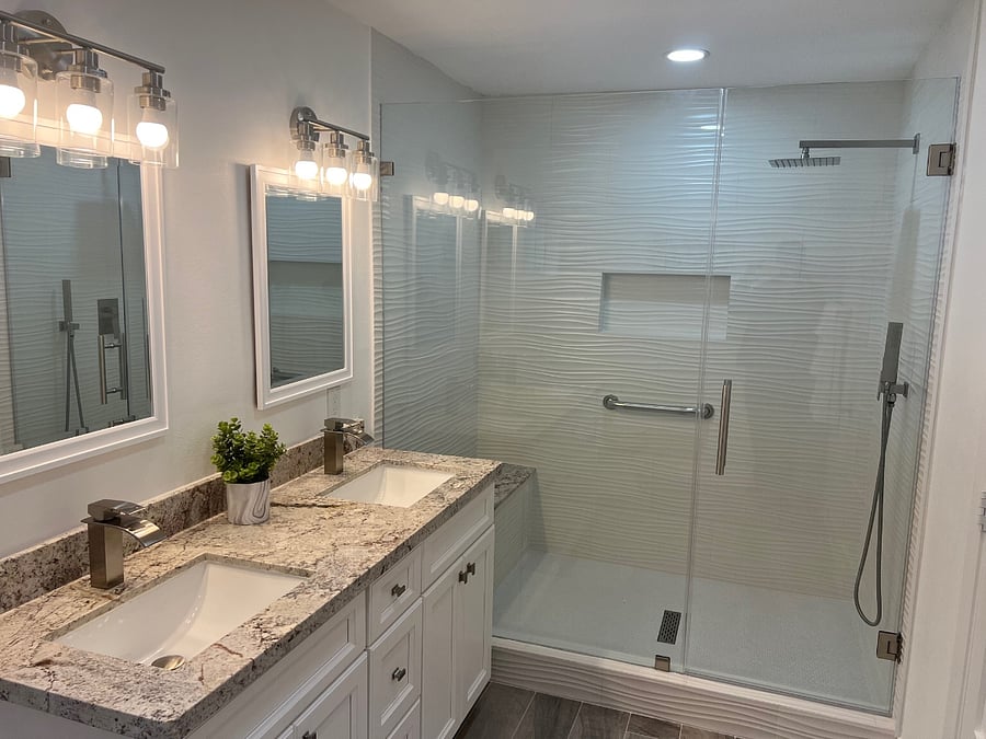 2nd Large Master En Suite Bathroom