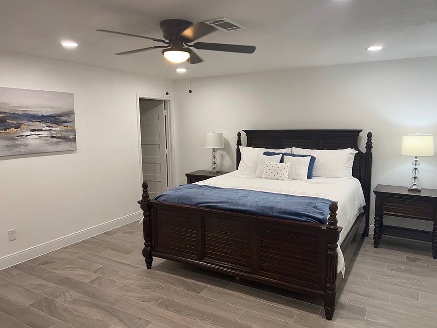 Large Master Suite En Suite #1