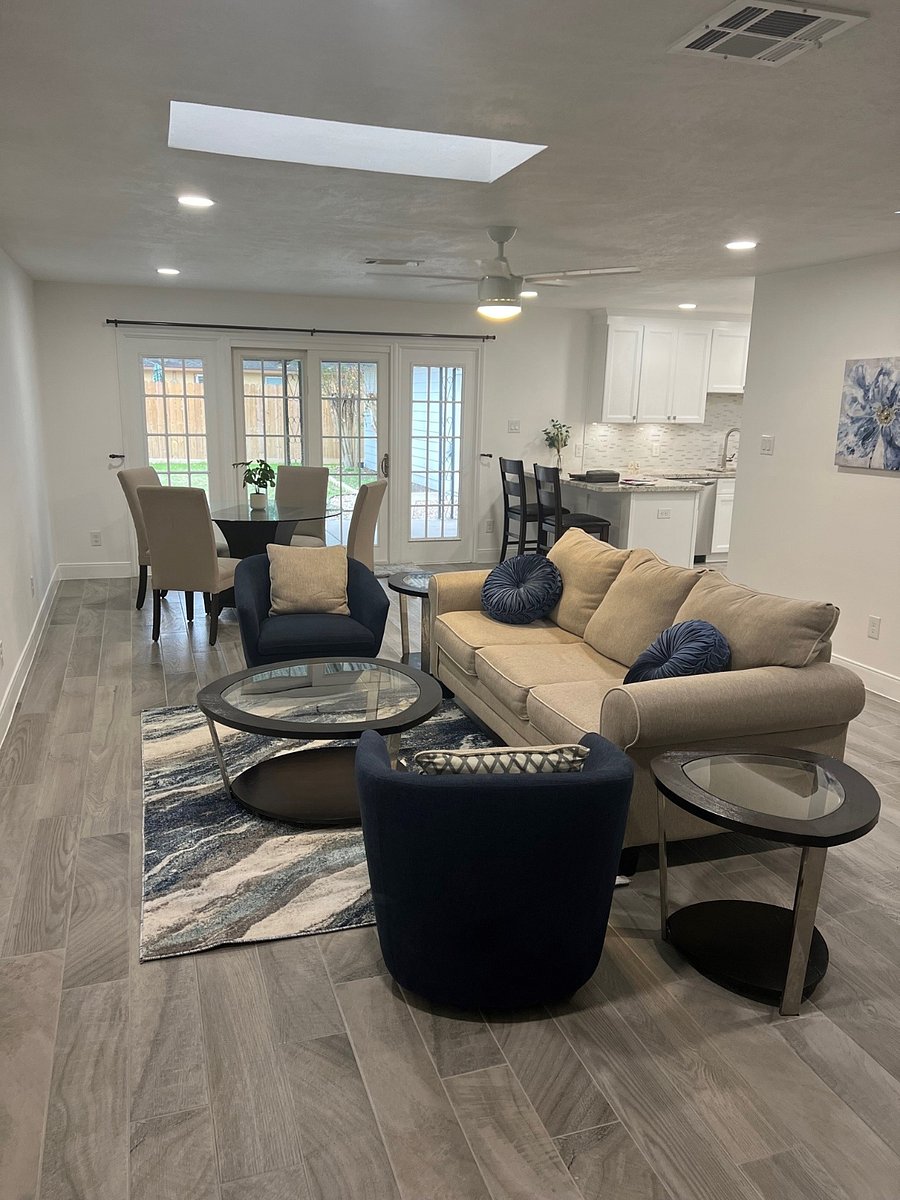 Open Concept Living-Dinning Area 