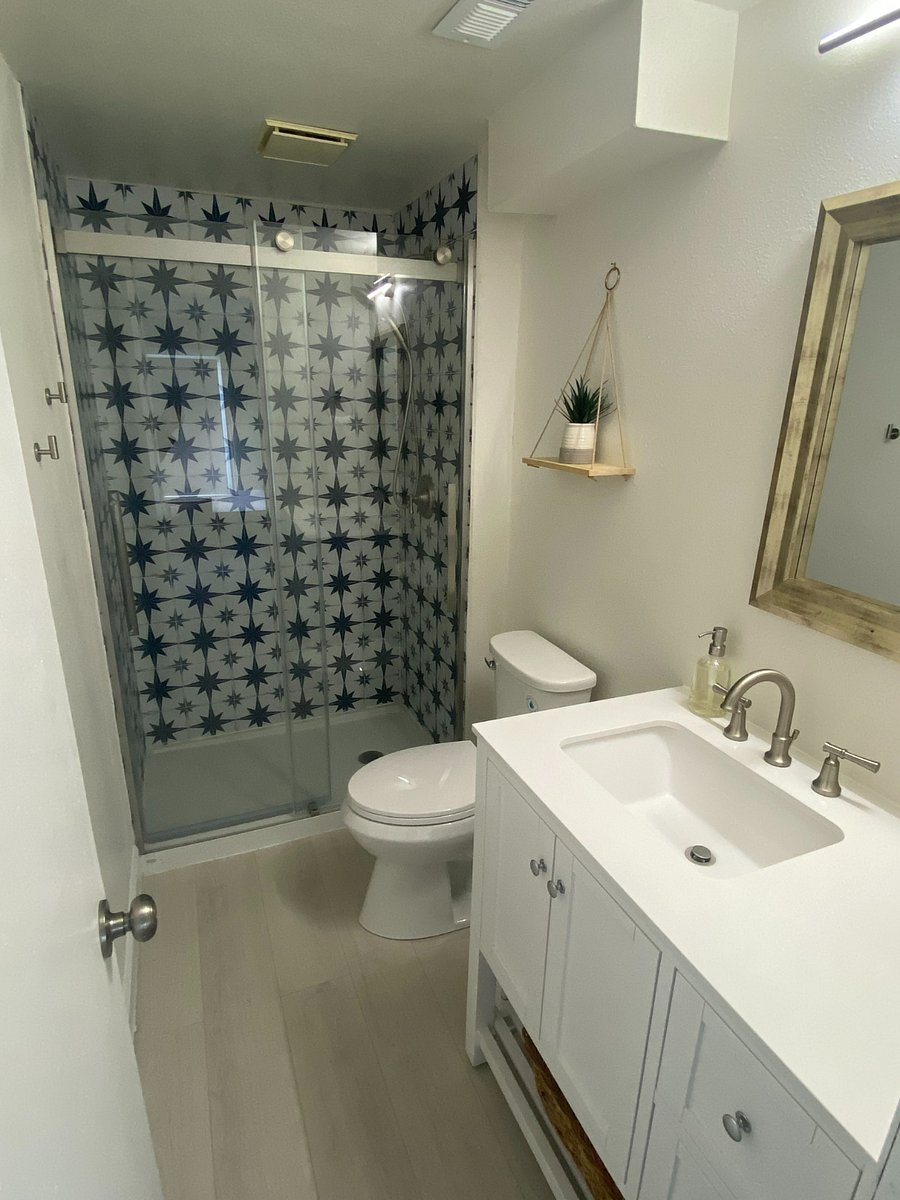 Brand-new bathroom with good water pressure