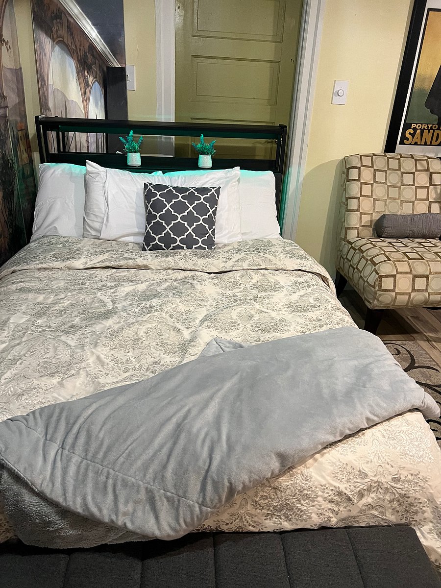 Full size Bed with high quality bed linen