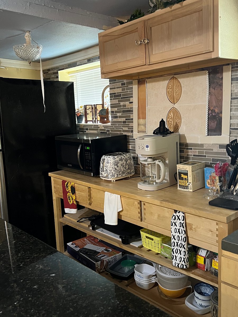 Kitchen appliances with free coffee and complementary condiments