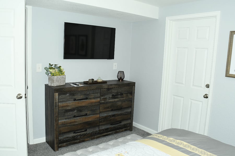 Large Dresser with 6 Drawers for storage
