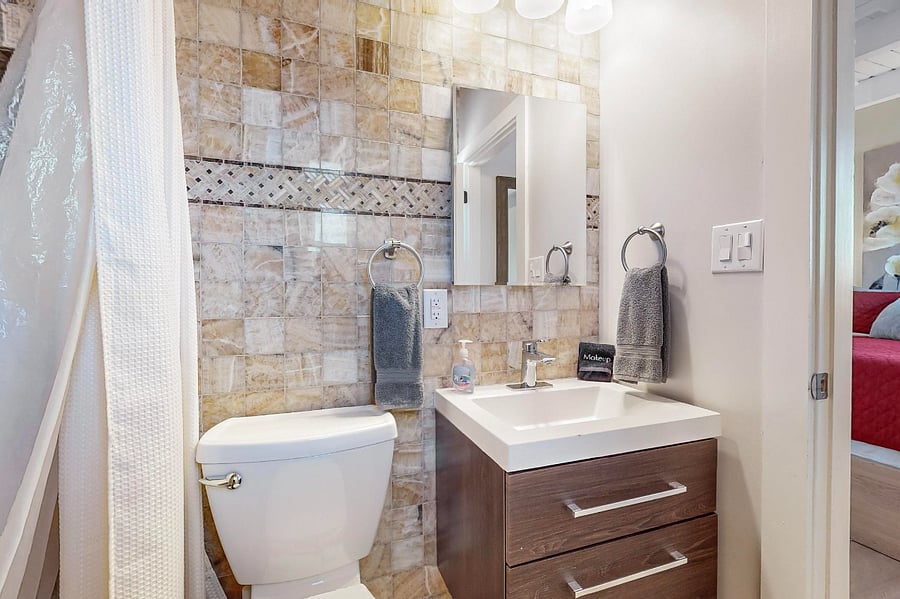 master bedroom #3 full bathroom