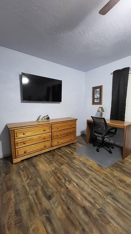 Work space and 2nd TV in master