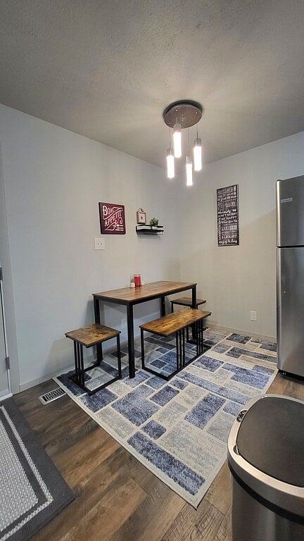 Dining area seats 4 with an additional 3 barstools at counter.