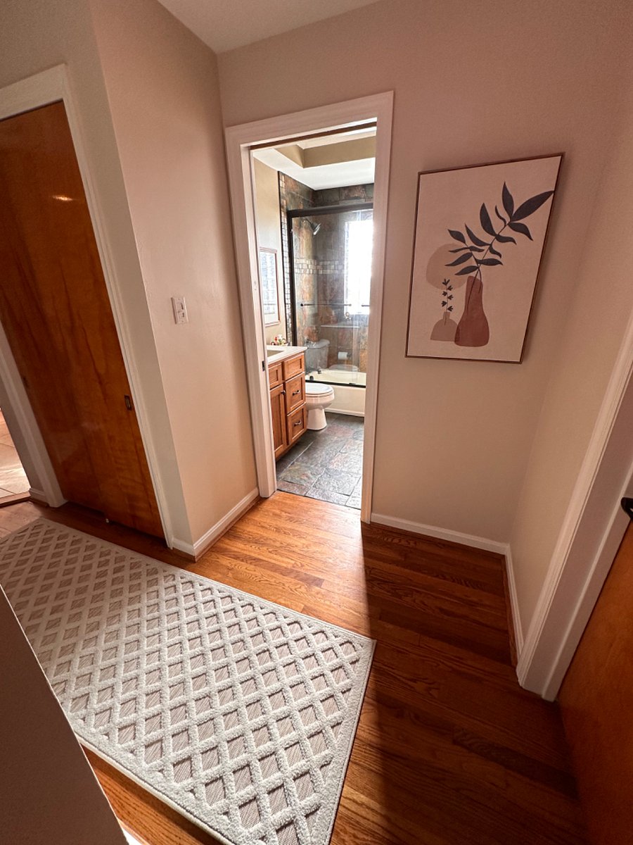 Looking into hall bath from laundry/office