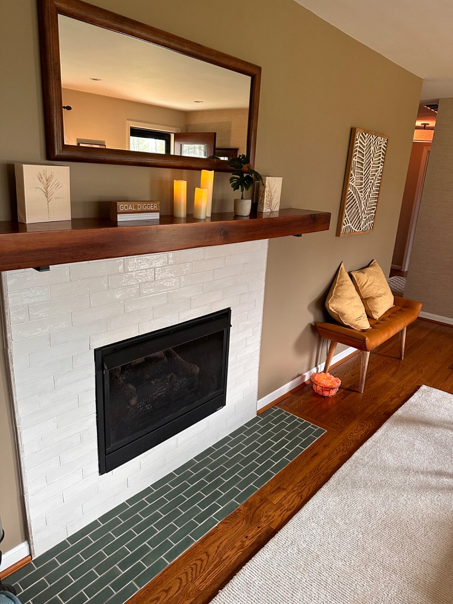 Gas fireplace in common area living room