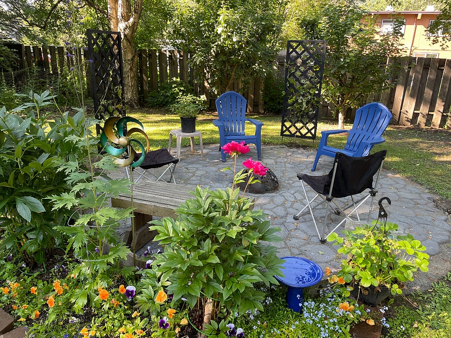 Backyard patio & fire pit