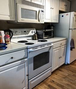 Furnished Finder property 637517_2 photo 8