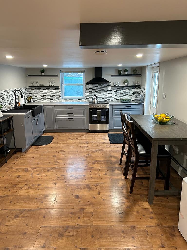 Stove/oven not included. Kitchen includes hot plate for cooking.