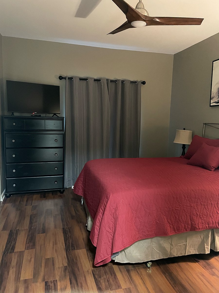 Queen Bedroom