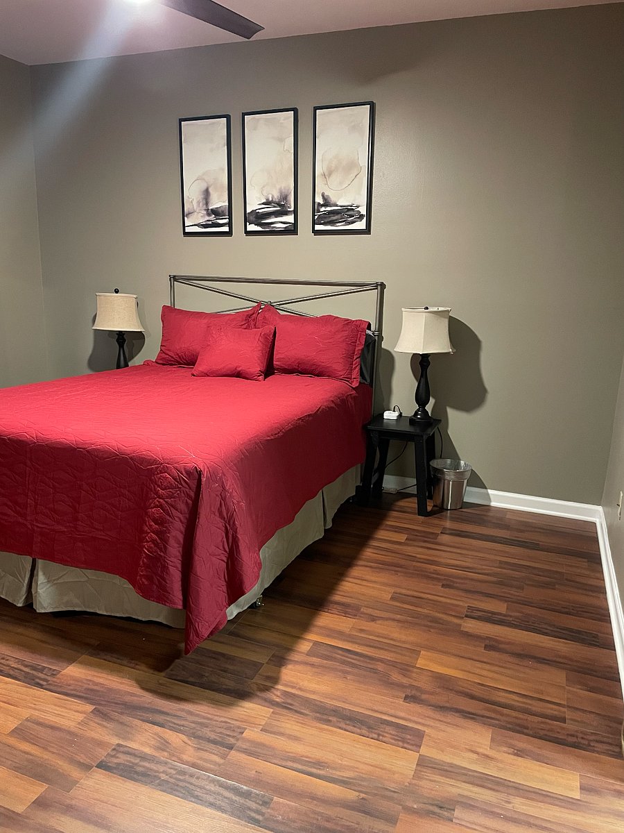 Queen Bedroom