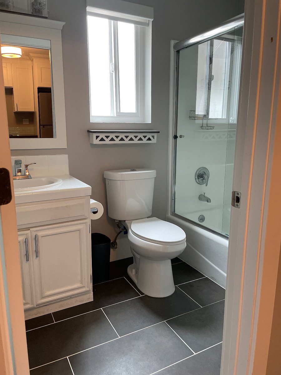 Ground level - FULL house rental, 3rd bathroom