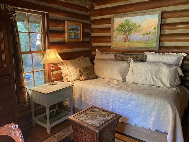 Bedroom 2 single bed with trundle bed beneath (sleeps 2)