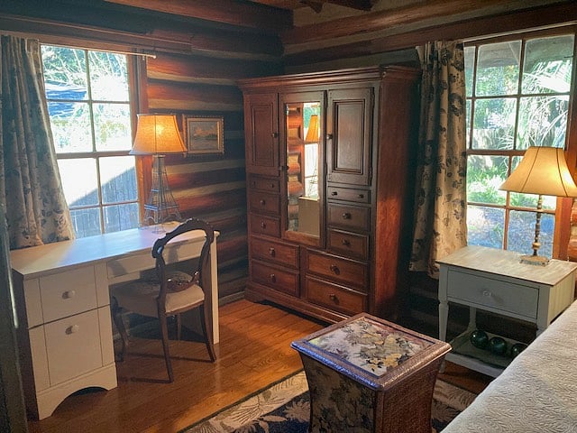 Bedroom 2 desk