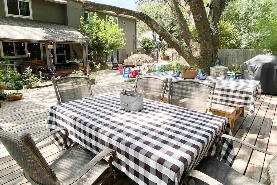 Outdoor seating for up to 20 - Large deck with propane BBQ grill.