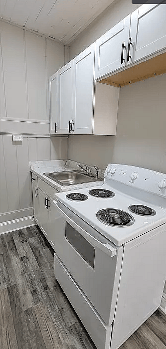 Full kitchen and all essentials provided.
