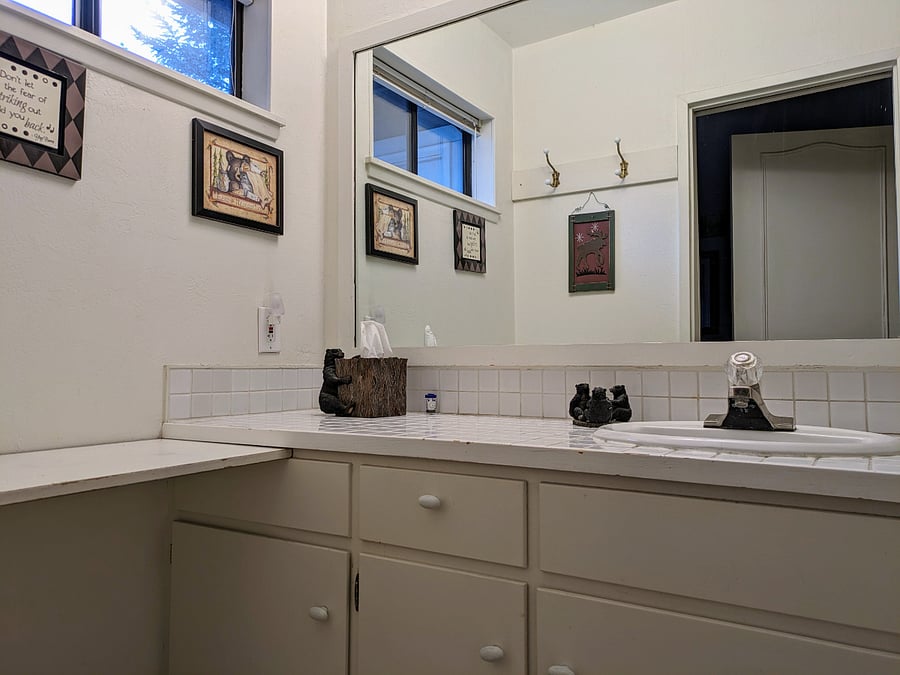 Primary bedroom bathroom
