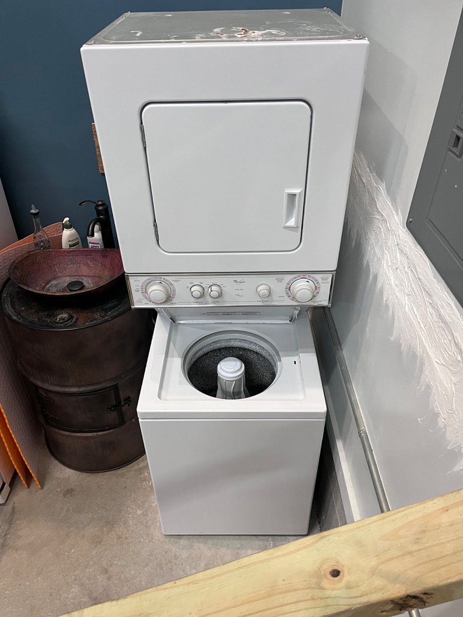 Washer dryer in unit. Nooooo more laundromat!