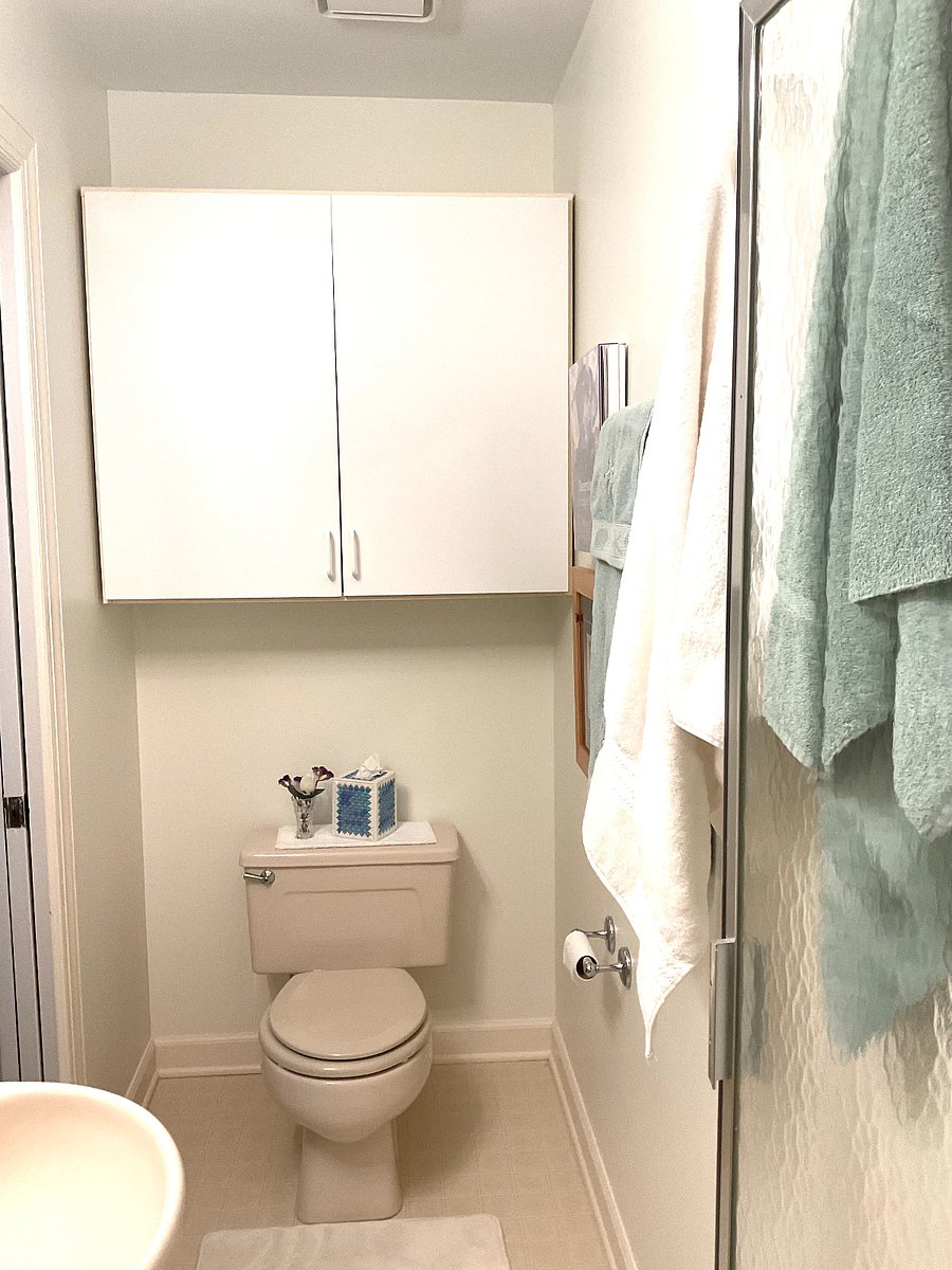 The full bathroom with the linens being washed each week.