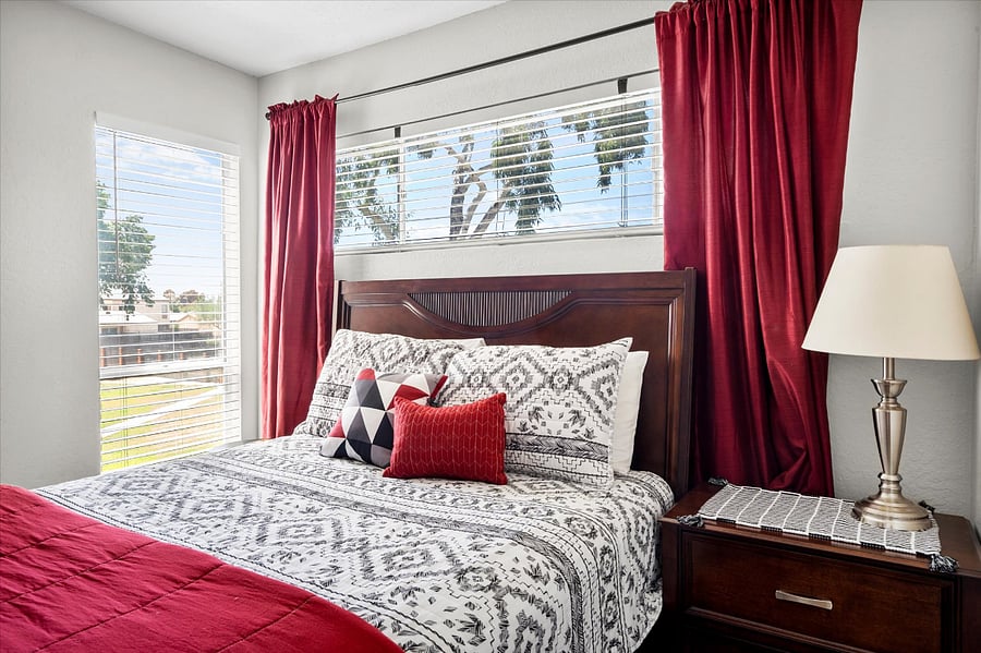 Bedroom 2 - Queen bed
