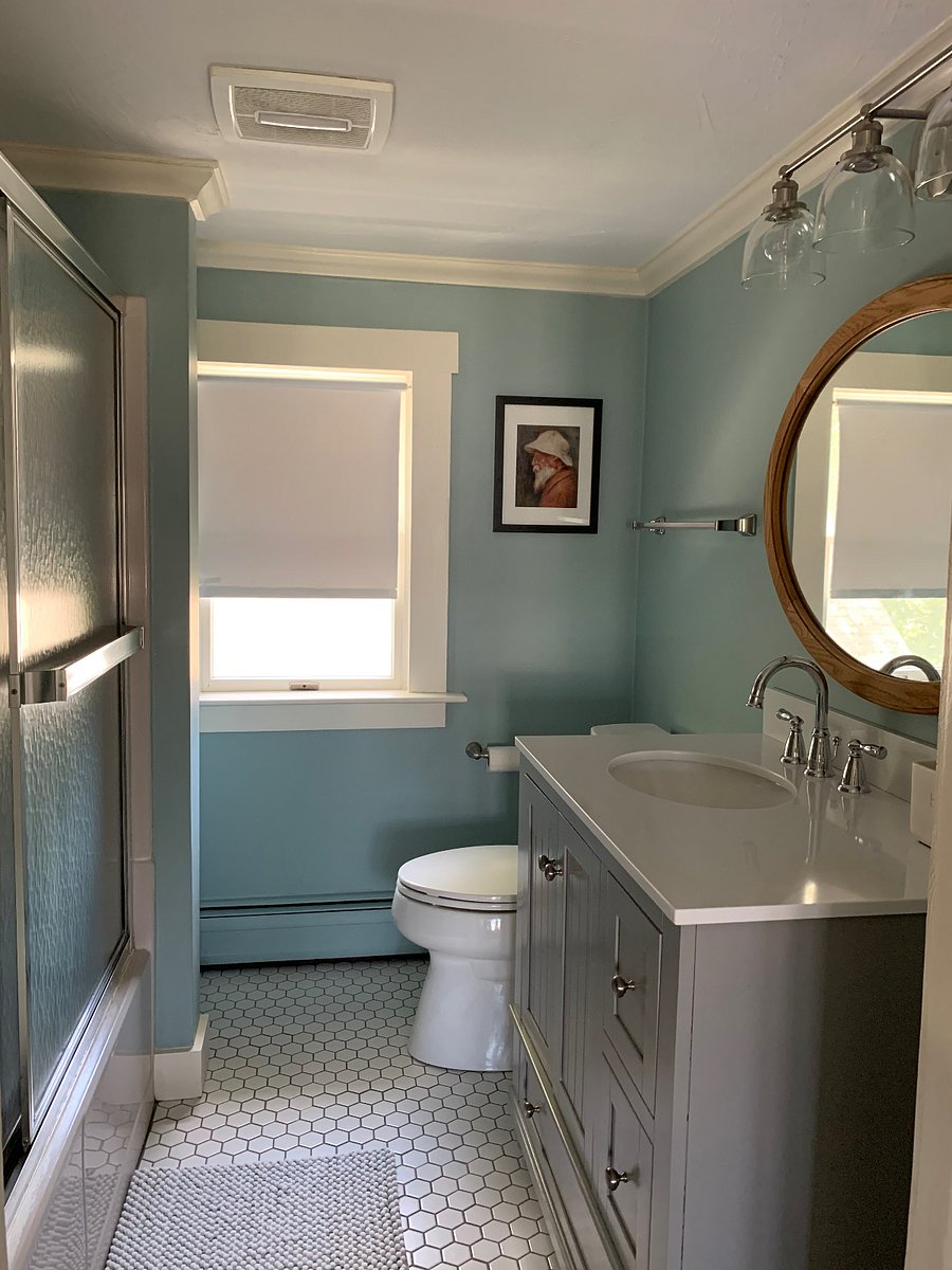 Upstairs bathroom.