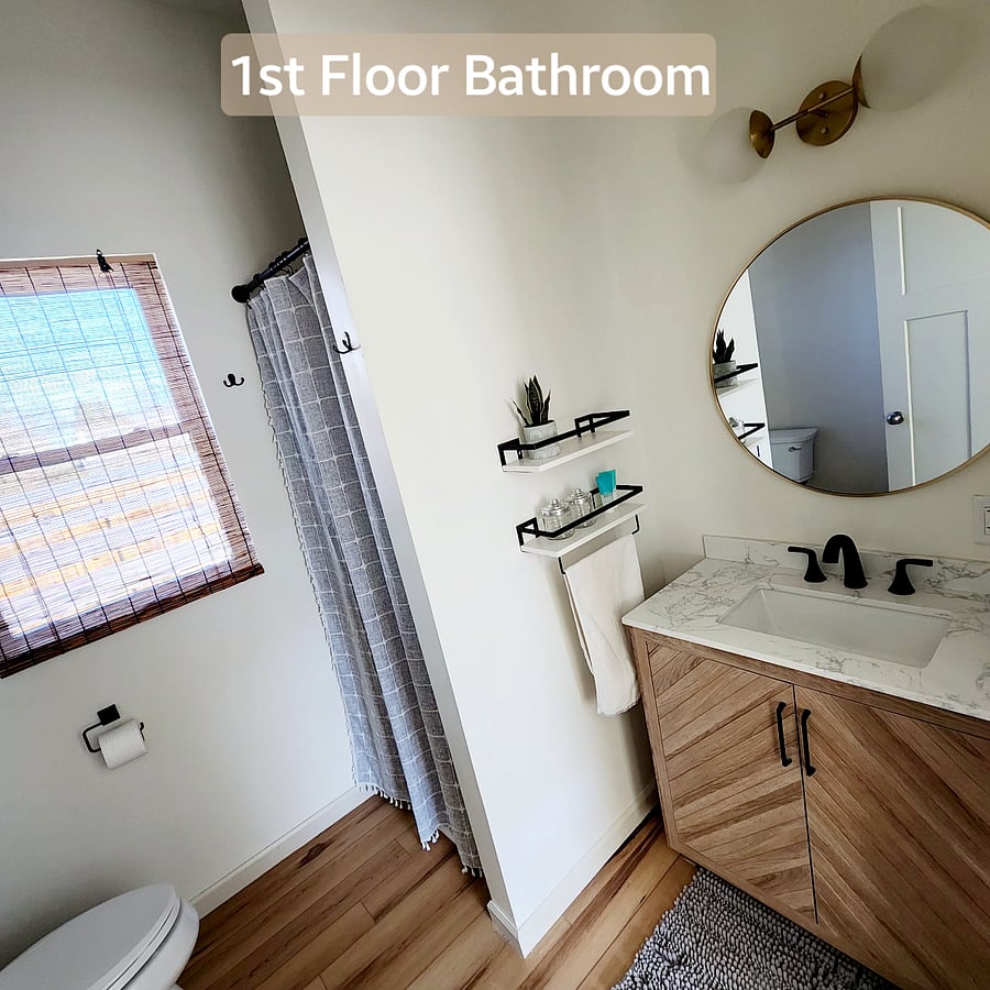 Private bath for 1st Fl bedroom