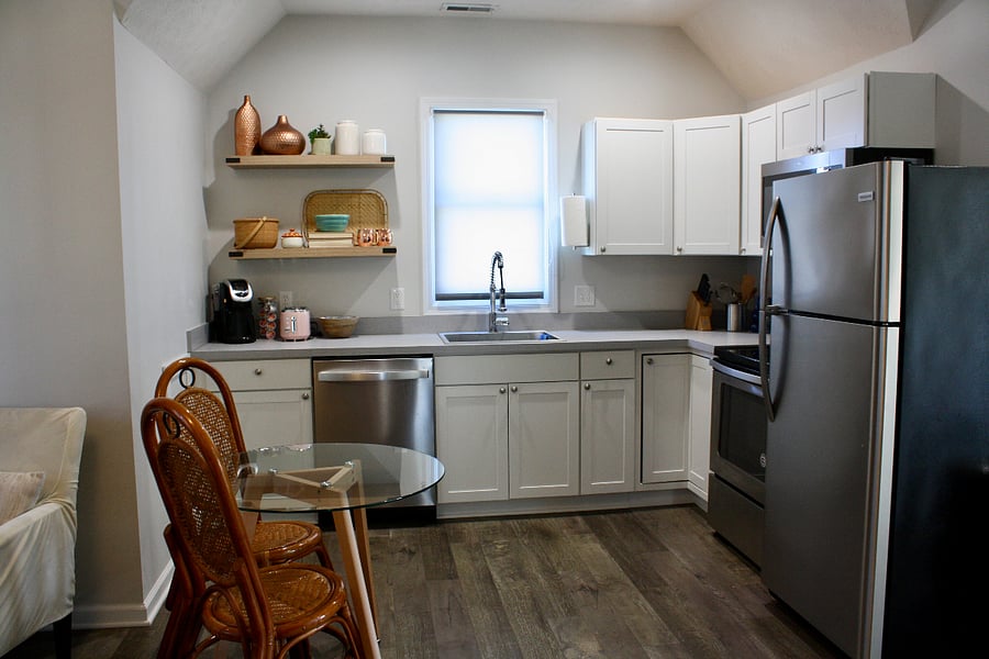 Dining area and fully equipped kitchen