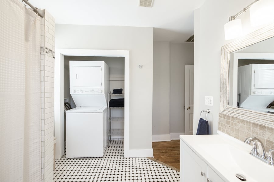 Second floor hall bath with laundry