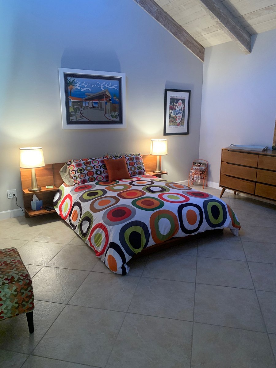 Guest bedroom-queen bed