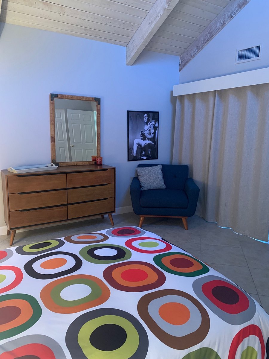 Guest bedroom