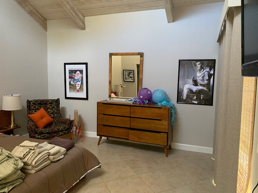 Guest bedroom